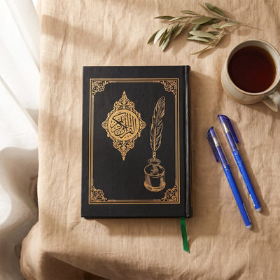المصحف المظلل ومعاه القلمين